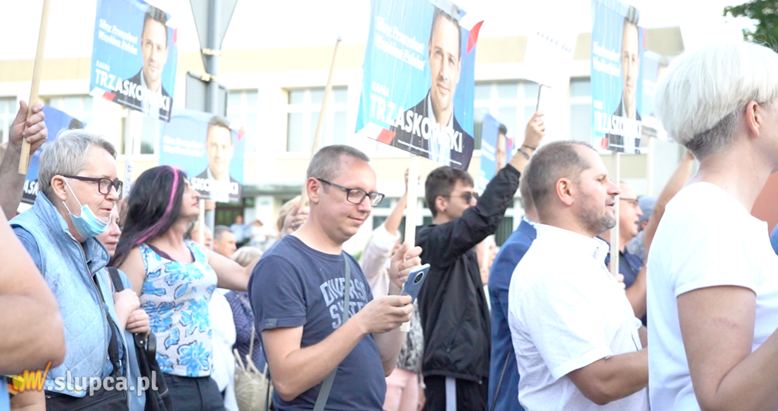 Zwolennicy Dudy i Trzaskowskiego twarzą w twarz FILM