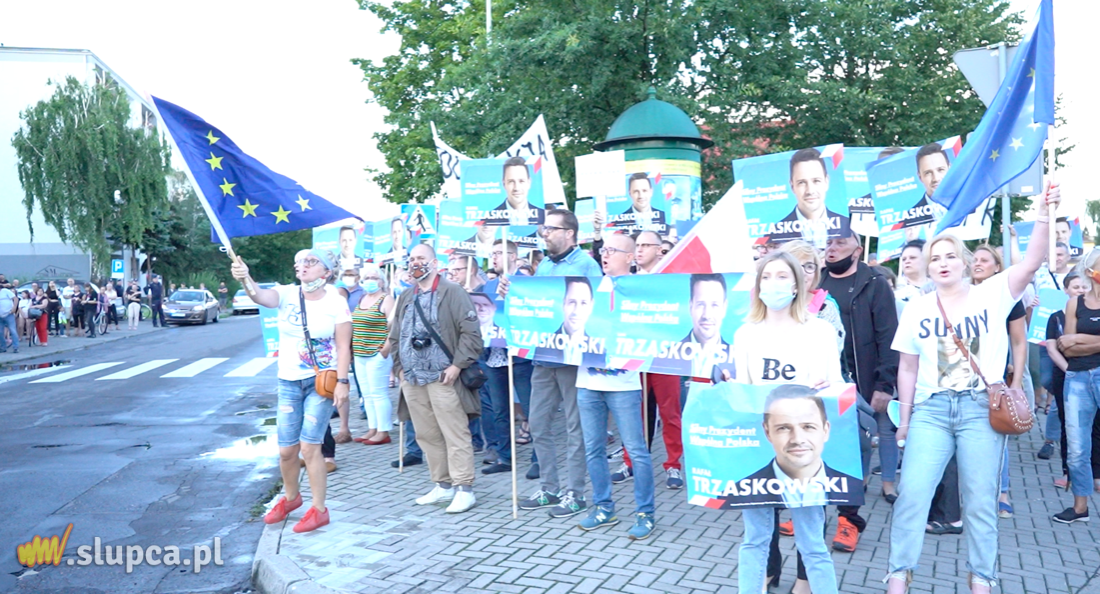 Zwolennicy Dudy i Trzaskowskiego twarzą w twarz FILM