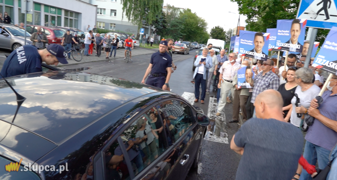 Zwolennicy Dudy i Trzaskowskiego twarzą w twarz FILM
