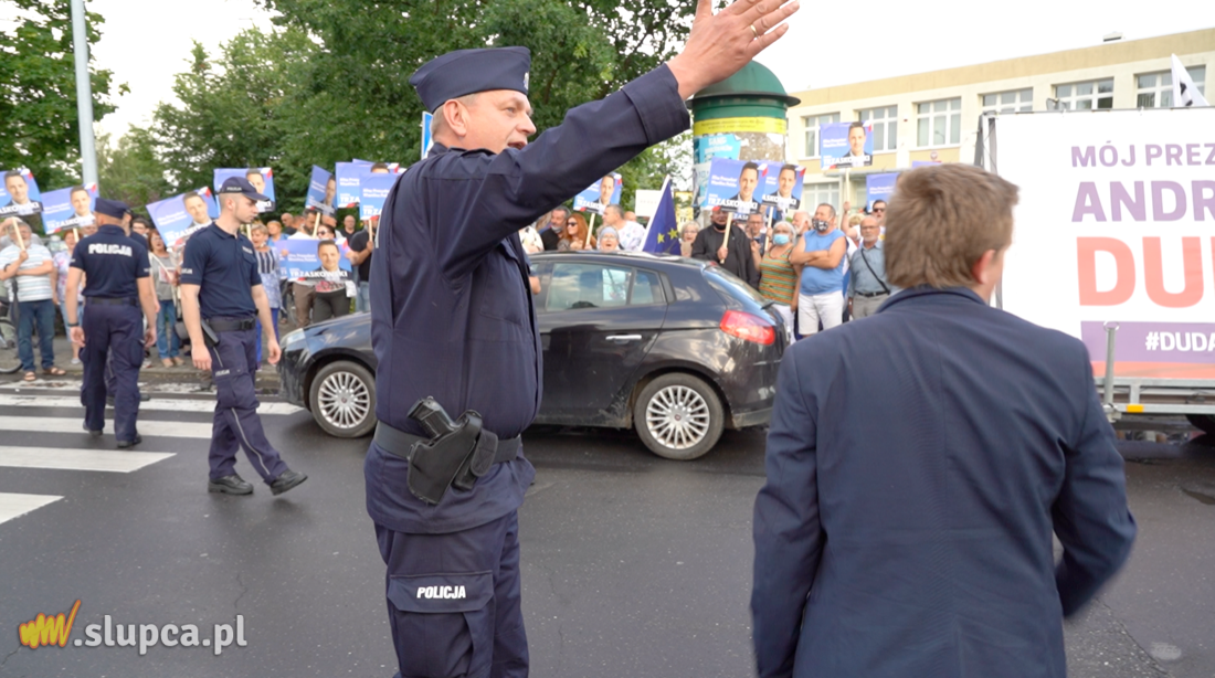 Zwolennicy Dudy i Trzaskowskiego twarzą w twarz FILM