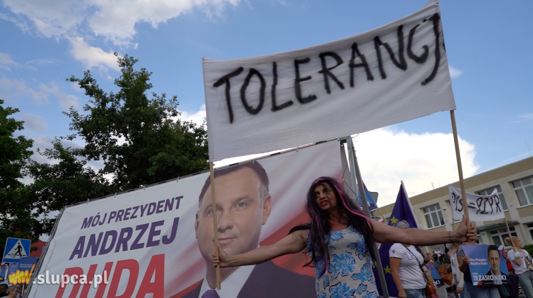 Zwolennicy Dudy i Trzaskowskiego twarzą w twarz FILM