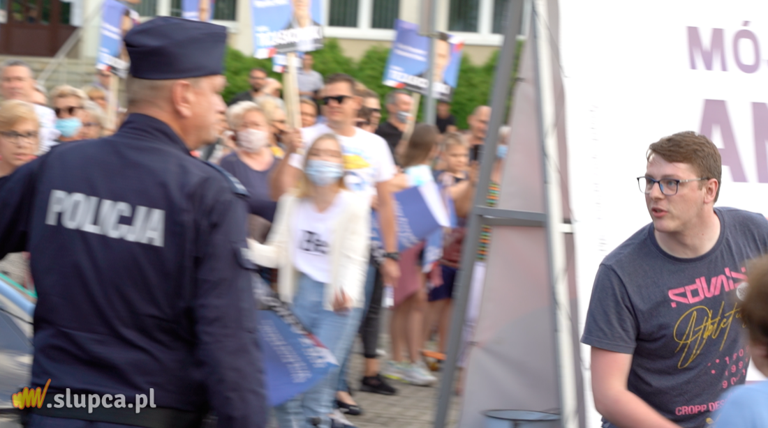 Zwolennicy Dudy i Trzaskowskiego twarzą w twarz FILM