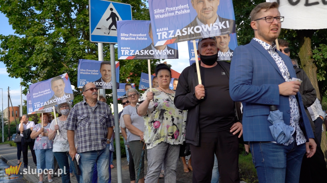 Zwolennicy Dudy i Trzaskowskiego twarzą w twarz FILM