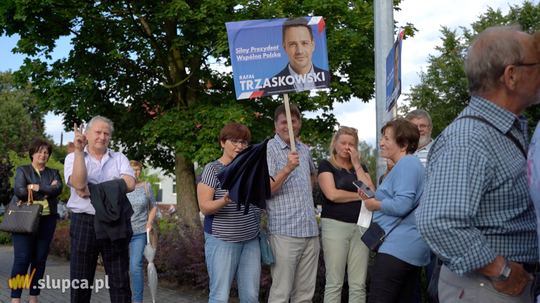 Zwolennicy Dudy i Trzaskowskiego twarzą w twarz FILM