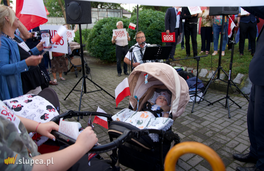 Zwolennicy Dudy i Trzaskowskiego twarzą w twarz FILM