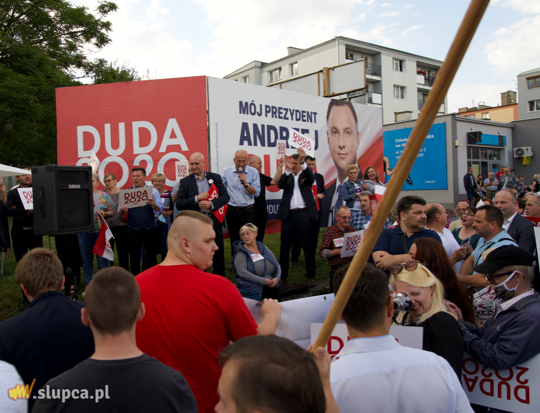 Zwolennicy Dudy i Trzaskowskiego twarzą w twarz FILM