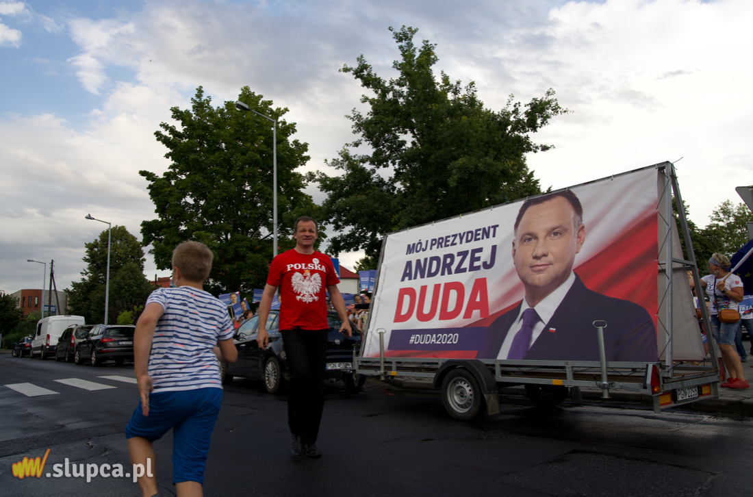 Zwolennicy Dudy i Trzaskowskiego twarzą w twarz FILM