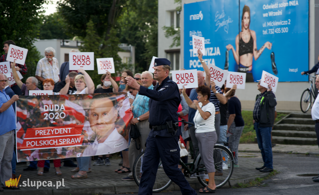 Zwolennicy Dudy i Trzaskowskiego twarzą w twarz FILM