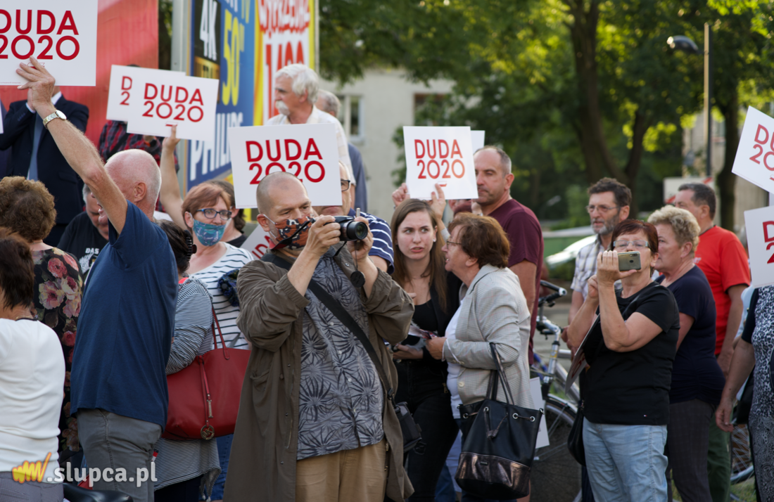 Zwolennicy Dudy i Trzaskowskiego twarzą w twarz FILM