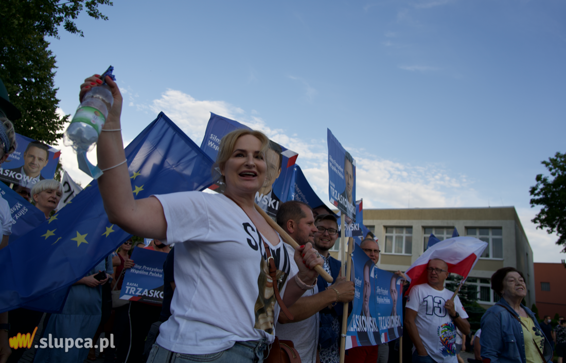 Zwolennicy Dudy i Trzaskowskiego twarzą w twarz FILM