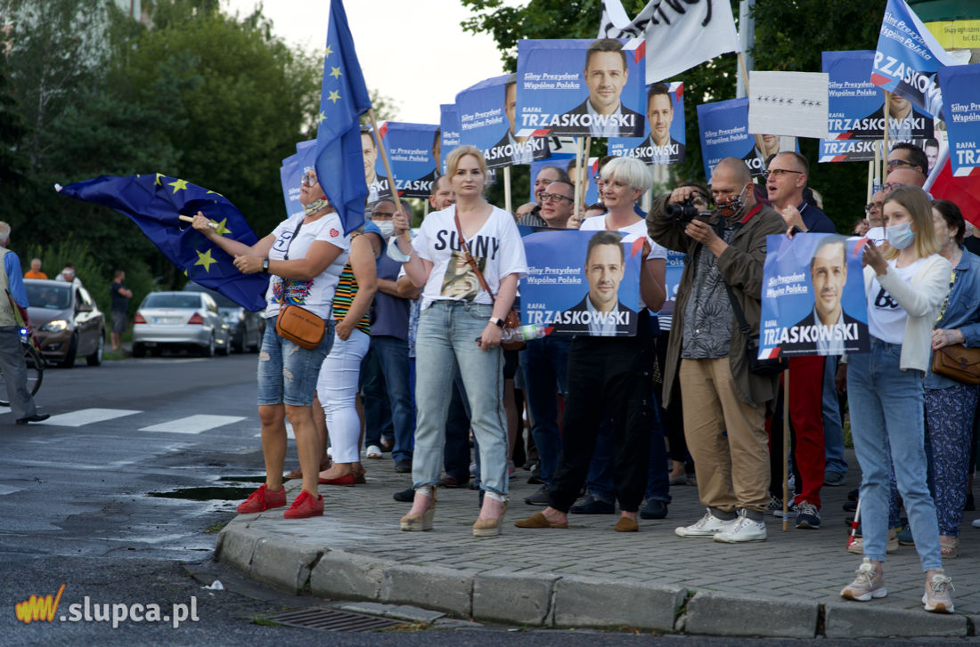 Zwolennicy Dudy i Trzaskowskiego twarzą w twarz FILM
