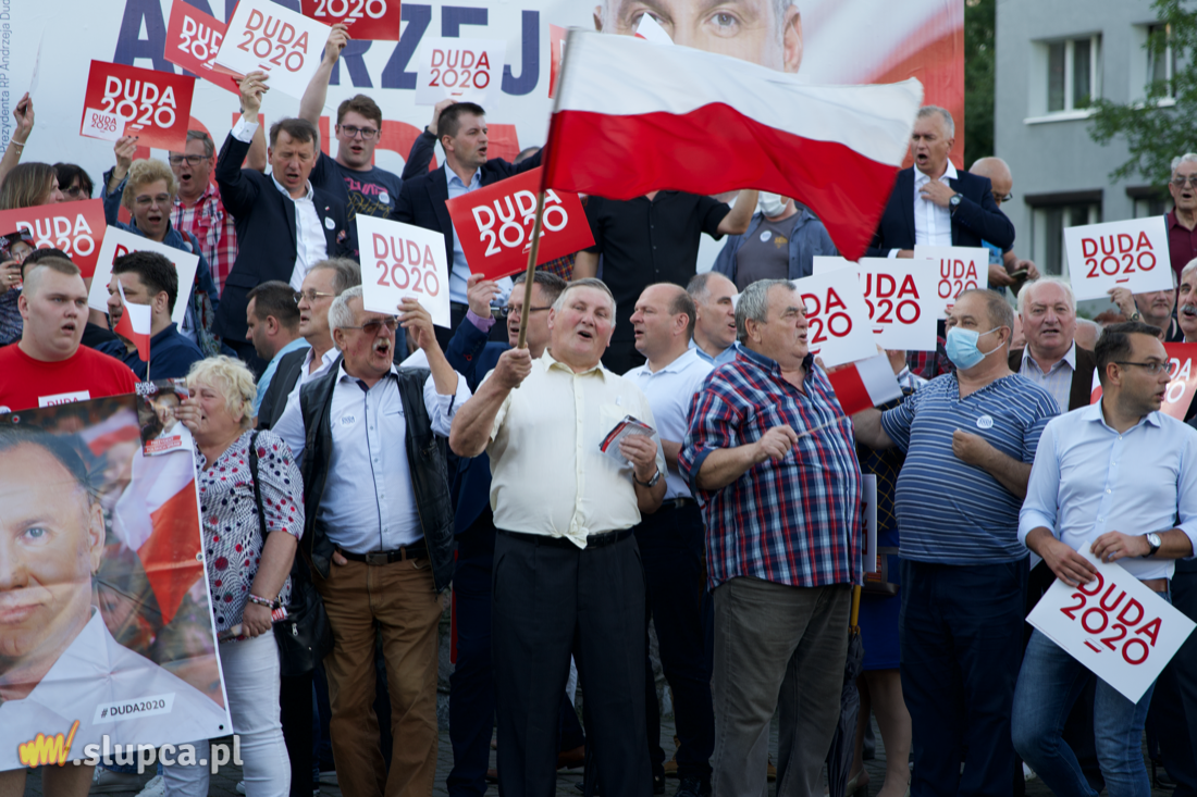 Zwolennicy Dudy i Trzaskowskiego twarzą w twarz FILM