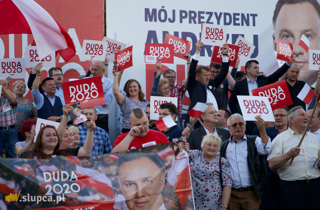 Zwolennicy Dudy i Trzaskowskiego twarzą w twarz FILM