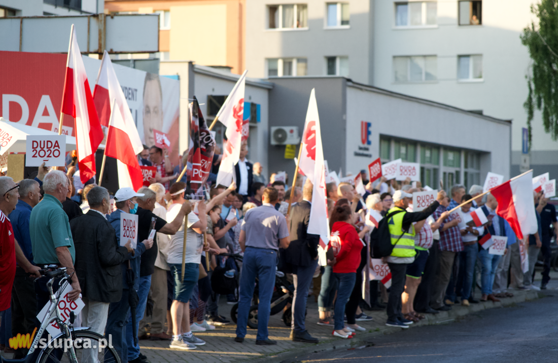 Zwolennicy Dudy i Trzaskowskiego twarzą w twarz FILM