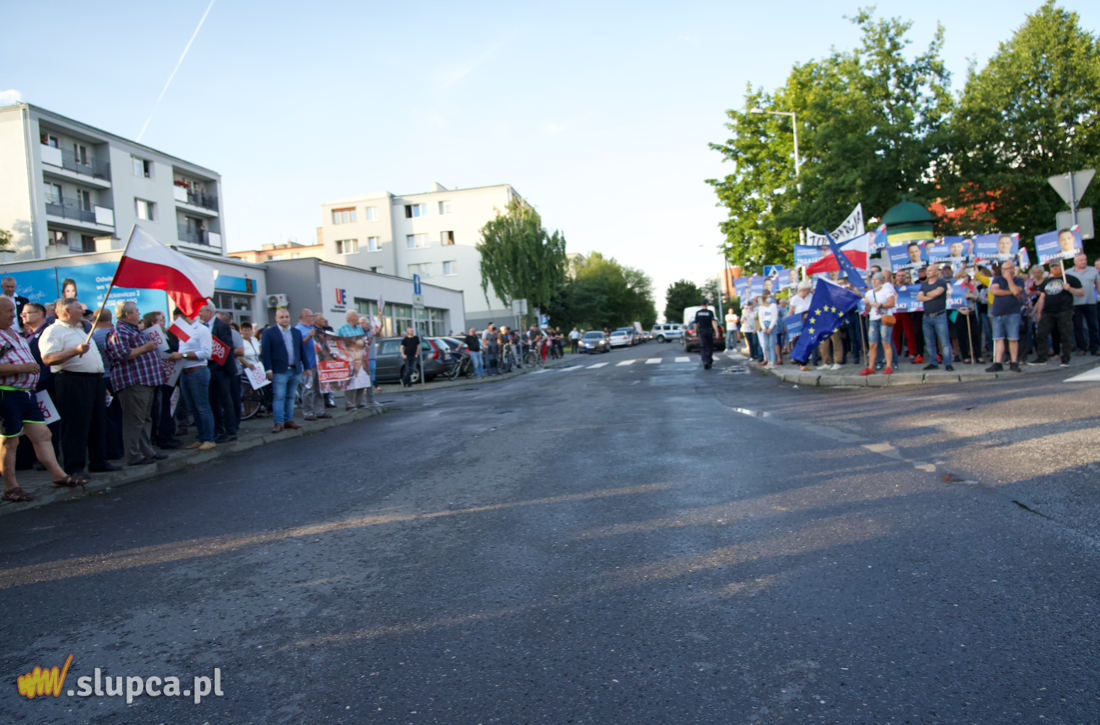 Zwolennicy Dudy i Trzaskowskiego twarzą w twarz FILM