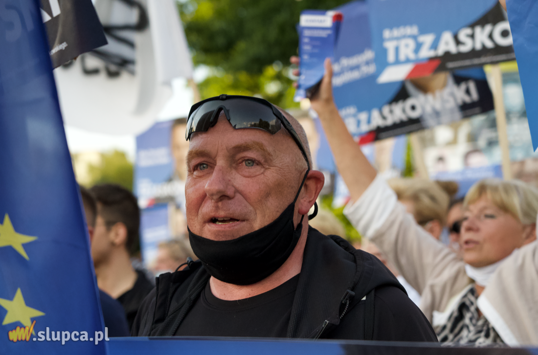 Zwolennicy Dudy i Trzaskowskiego twarzą w twarz FILM