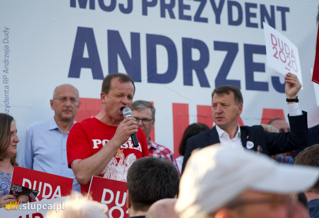Zwolennicy Dudy i Trzaskowskiego twarzą w twarz FILM