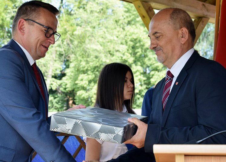 Kolejne laptopy do szkół