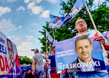 Zwolennicy Dudy i Trzaskowskiego twarzą w twarz FILM