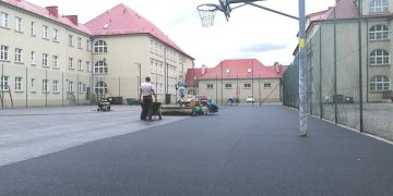 Trwa renowacja boiska