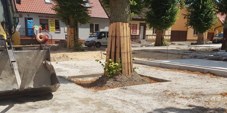 Opóźnienia na powidzkim rynku. Jest kara dla wykonawcy