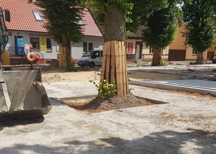 Opóźnienia na powidzkim rynku. Jest kara dla wykonawcy