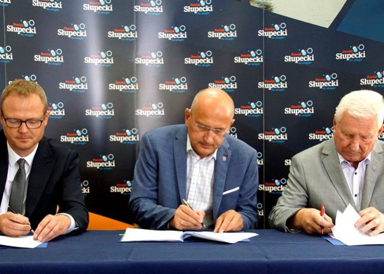 Podpisali umowę na budowę dróg