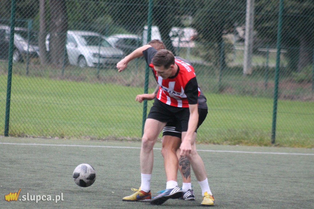 Dwa zespoły odjeżdżają reszcie stawki