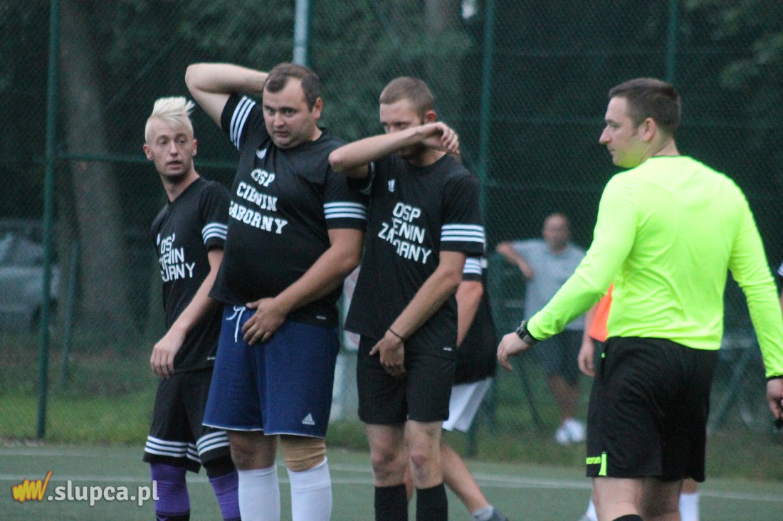 Dwa zespoły odjeżdżają reszcie stawki