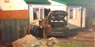 BMW wjechało w dom ZDJĘCIA