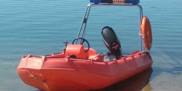 Pływał na jeziorze. Mógł się utopić