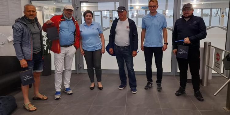 Pierwsi chętni już korzystają z pływalni