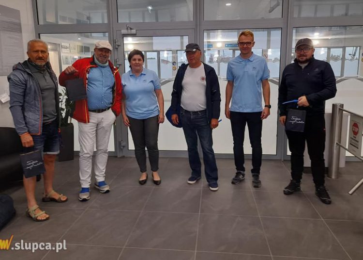 Pierwsi chętni już korzystają z pływalni