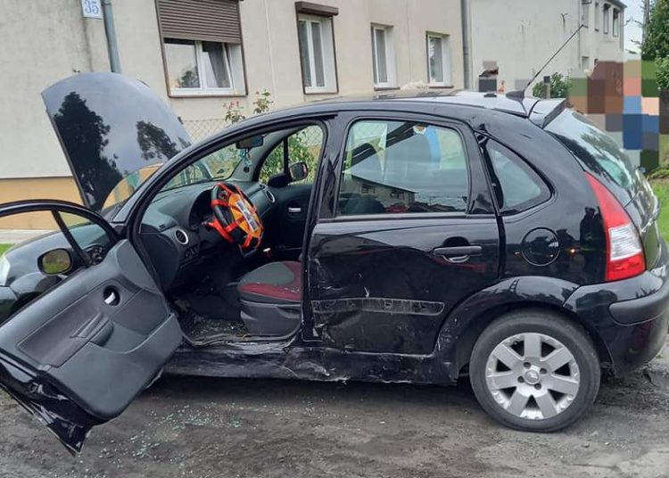 Wyprzedzał i uderzył w auto