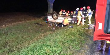 Dachował w Brudzewie