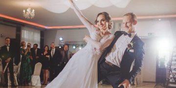 Ania i Bartek. Samych pięknych dni!