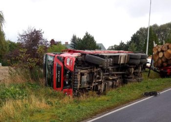 Wywrócona ciężarówka na Objazdowej ZDJĘCIA