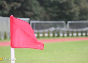 Na trybuny bez publiczności