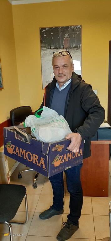 Dokumenty zamurowane w ścianie materiałem na książkę?