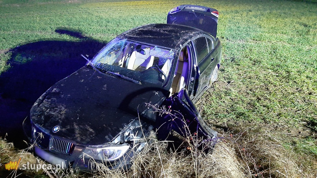 BMW dachowało. Zdjęcia z wypadku