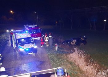 BMW dachowało. Zdjęcia z wypadku