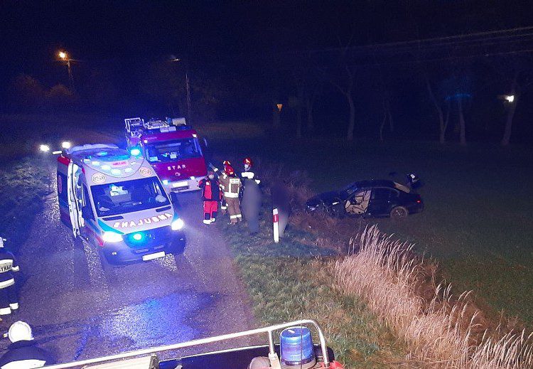 BMW dachowało. Zdjęcia z wypadku