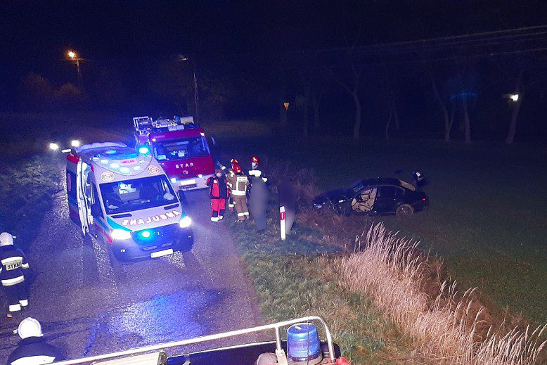 BMW dachowało. Zdjęcia z wypadku