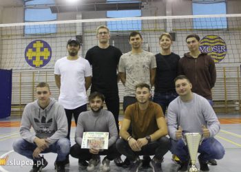 Dziesięć drużyn w lidze siatkówki