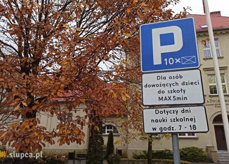 Szkoły puste, ale parkować nie wolno