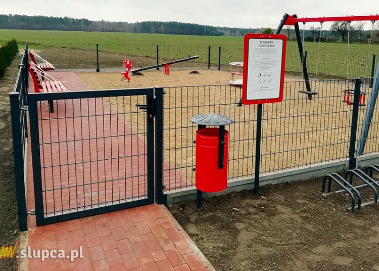 Nowy plac zabaw w Kokczynie
