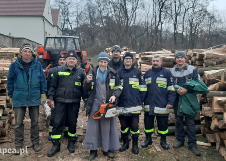 Pomogli ojcom kamedułom