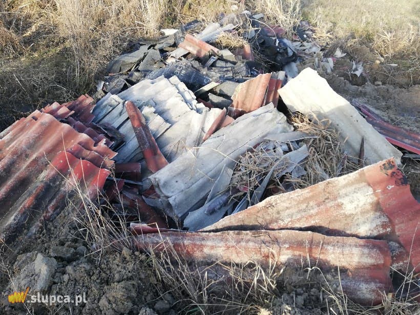 Tony śmieci na łąkach koło Lądku
