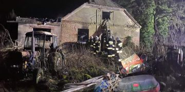 Pożar domu w Cieninie. Zdjęcia z akcji