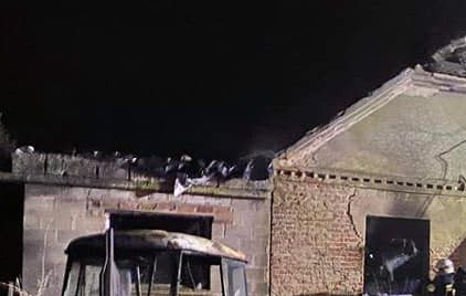 Pożar domu w Cieninie. Zdjęcia z akcji